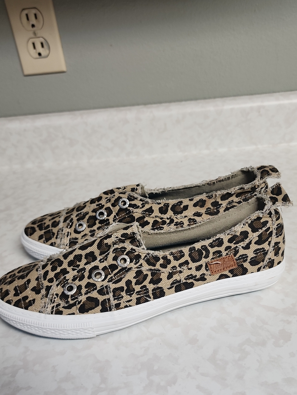 Blowfish Leopard Print Slip-On Shoes womens 9.5 number 1144